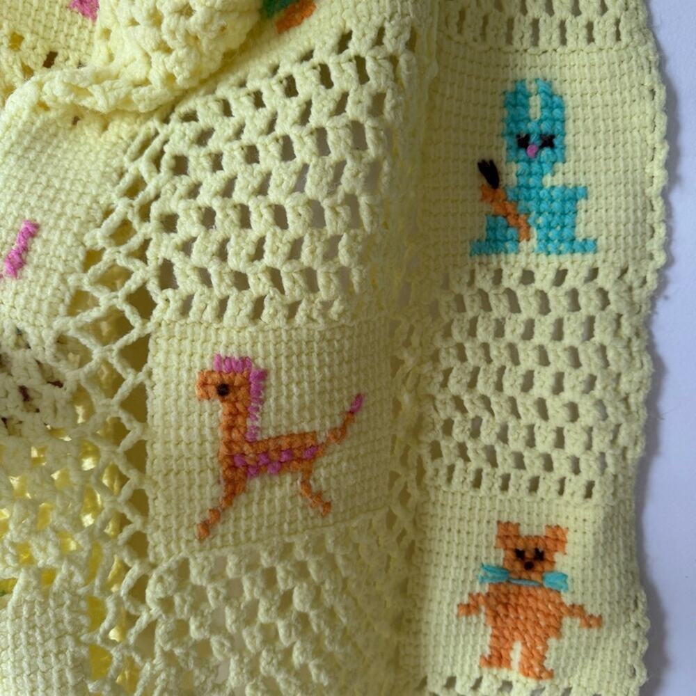 Vintage Handmade Yellow Crochet Knit Baby Blanket Animals Gender Neutral - Picture 7 of 8